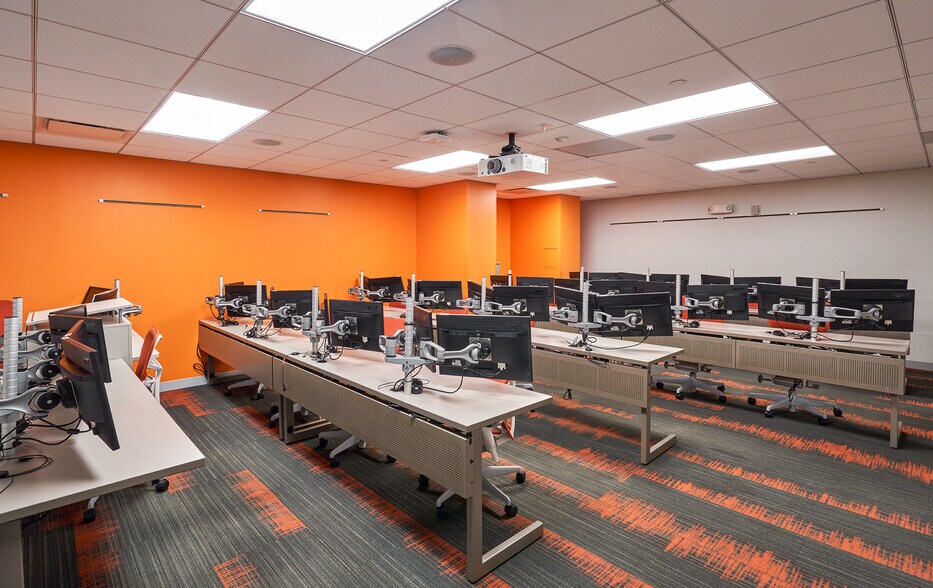 More Photos Of 12 Reads Way, New Castle Office For Lease