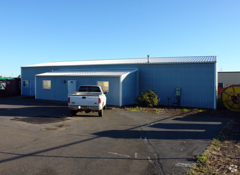 Primary Photo Of 1411 Salem Industrial Dr NE, Salem Warehouse For Lease