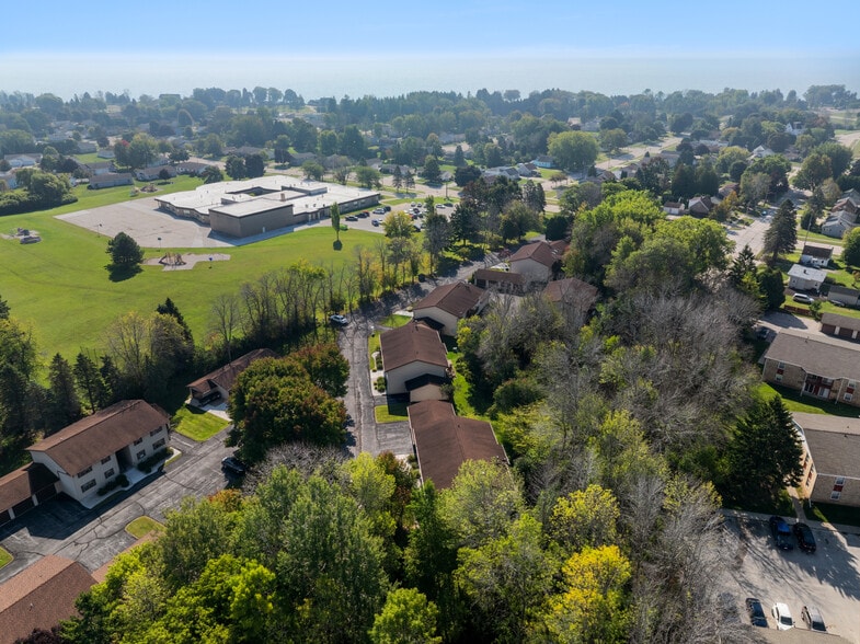 More Photos Of 910 E Cedar Ave, Manitowoc Apartments For Sale