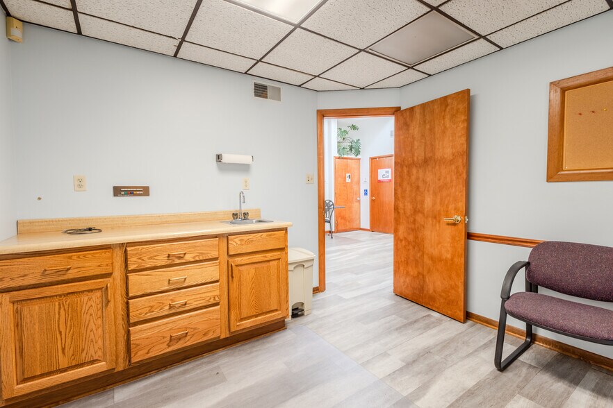 More Photos Of 310 Mulberry St, Scottdale Medical For Lease