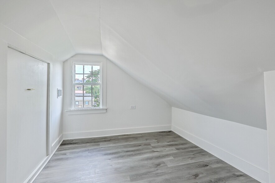 More Photos Of 68 Lee St, Charleston Apartments For Sale