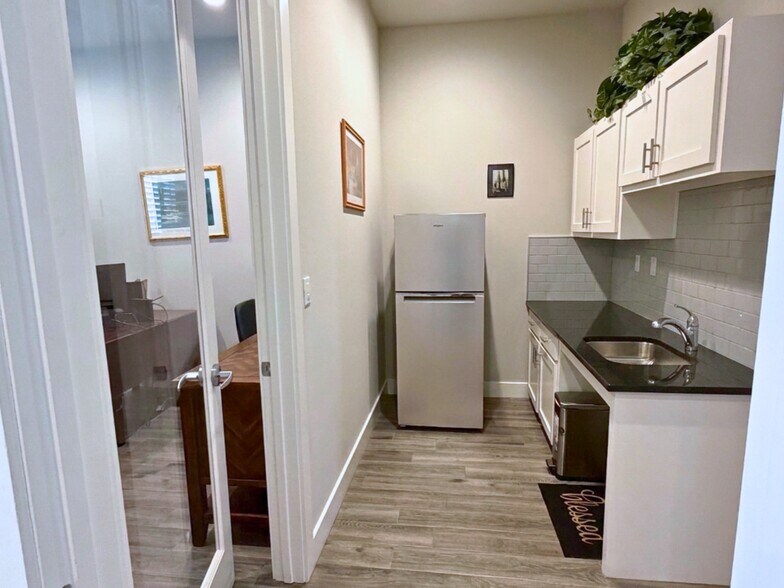 More Photos Of 3309 Forest Creek Dr, Round Rock Office For Sale