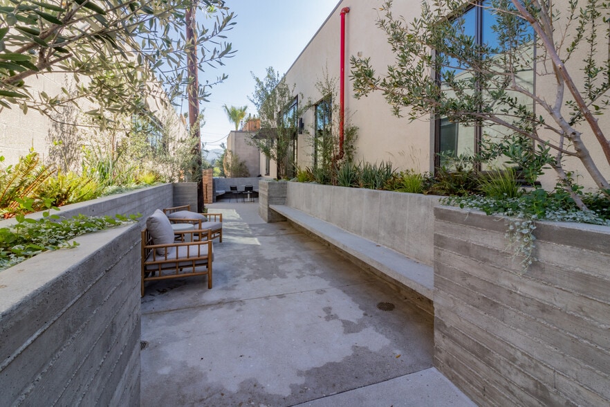 More Photos Of 3013 Gilroy St, Los Angeles Office For Sale