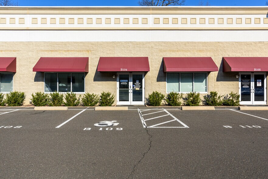 More Photos Of 100 Corporate Dr, Trumbull Office For Sale