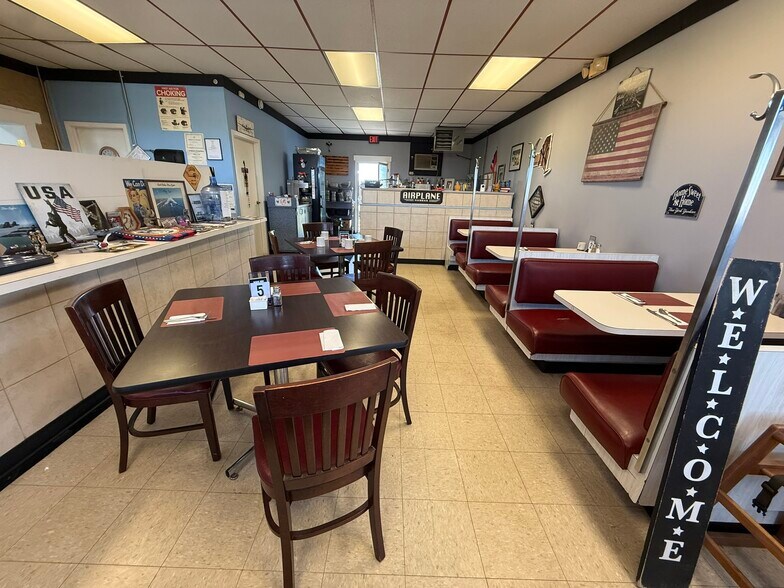 More Photos Of 2026 Lockport Rd, Niagara Falls Restaurant For Lease