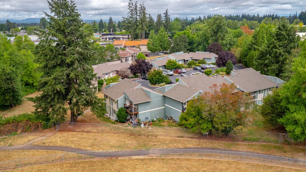 More Photos Of 2048 NE Highway 99W, McMinnville Apartments For Sale