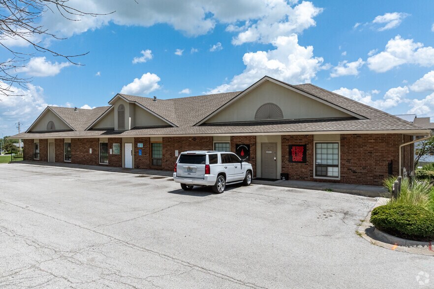 More Photos Of 1040 Sw Luttrell Rd, Blue Springs Unknown For Lease