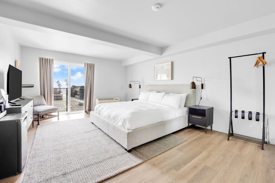 More Photos Of 6208 W Pacific Coast Hwy, Newport Beach Hospitality For Sale