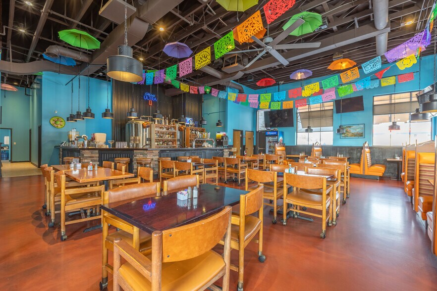 More Photos Of 415 N Benton Dr, Sauk Rapids Restaurant For Sale