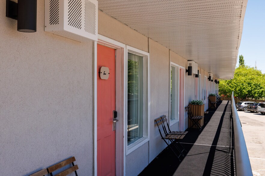 More Photos Of 4201 Skaha Lake Rd, Penticton Hotel For Sale