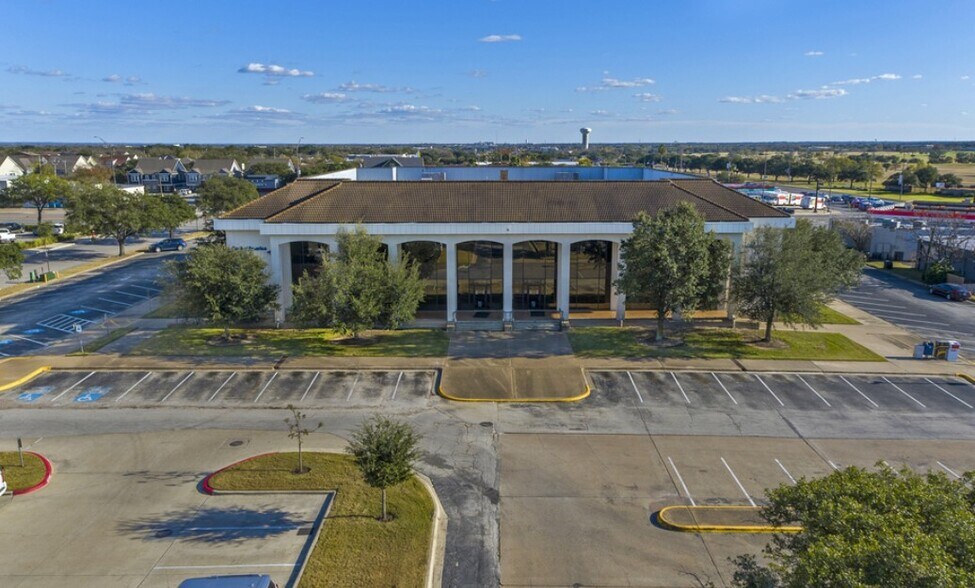 More Photos Of 111 University Dr E, College Station Office For Lease