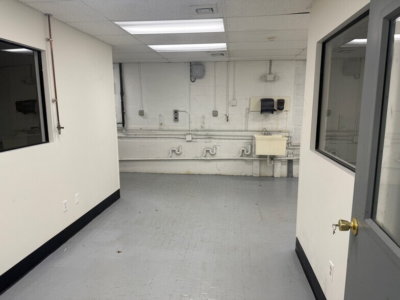 More Photos Of 36 Cedar St, East Hartford Manufacturing For Lease