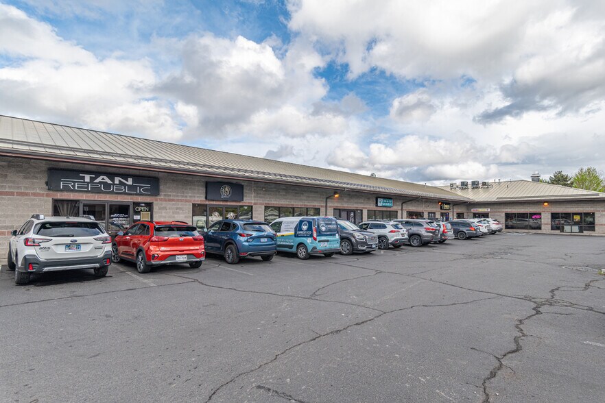 More Photos Of 2570-2680 NE Twin Knolls Dr, Bend Restaurant For Sale