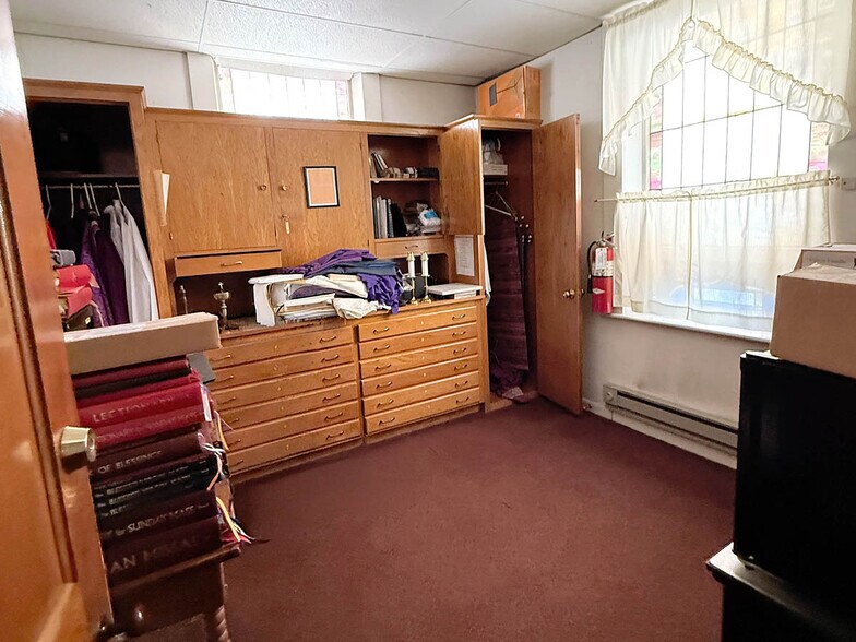More Photos Of 152 N Main St, Spring Grove Specialty For Lease