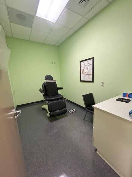 More Photos Of 2287 Henry Tecklenburg Dr, Charleston Office For Lease