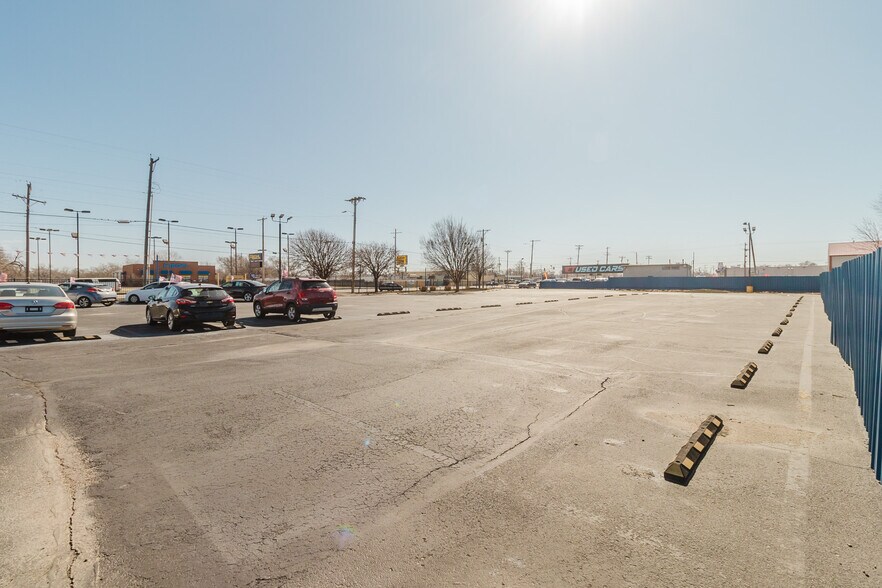 More Photos Of 3101 S Broadway St, Wichita Freestanding For Sale