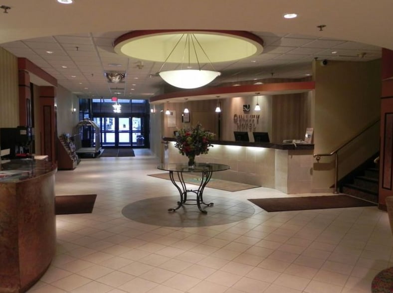 More Photos Of 240 Rainbow Blvd, Niagara Falls Hospitality For Sale