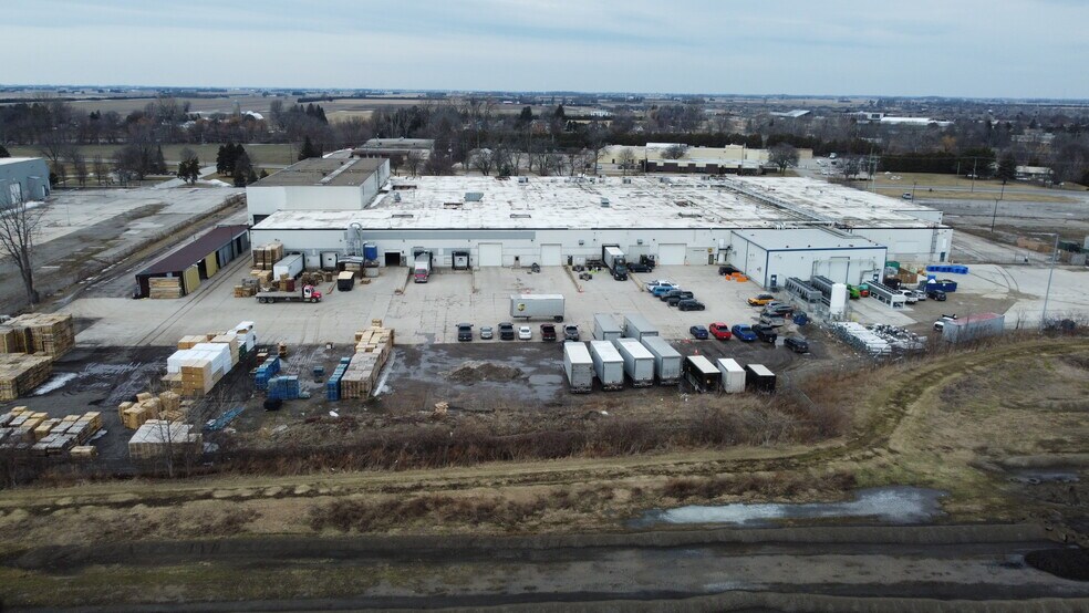 More Photos Of 566 Riverview Dr, Chatham-Kent Manufacturing For Sale