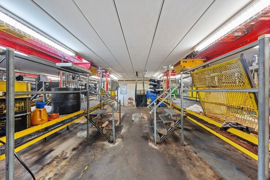 More Photos Of 18 W Merchants Dr, Montgomery Auto Repair For Sale