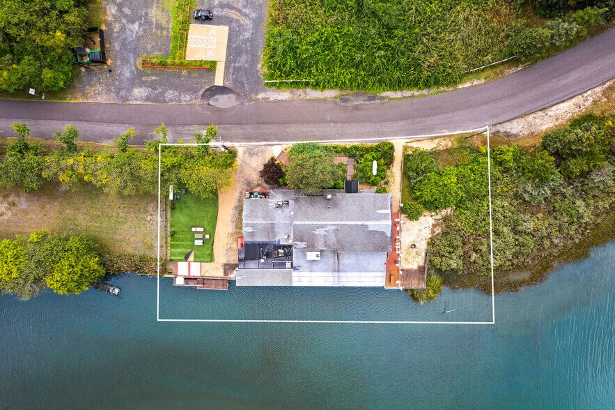 More Photos Of 5 Inlet Rd W, Southampton Restaurant For Lease