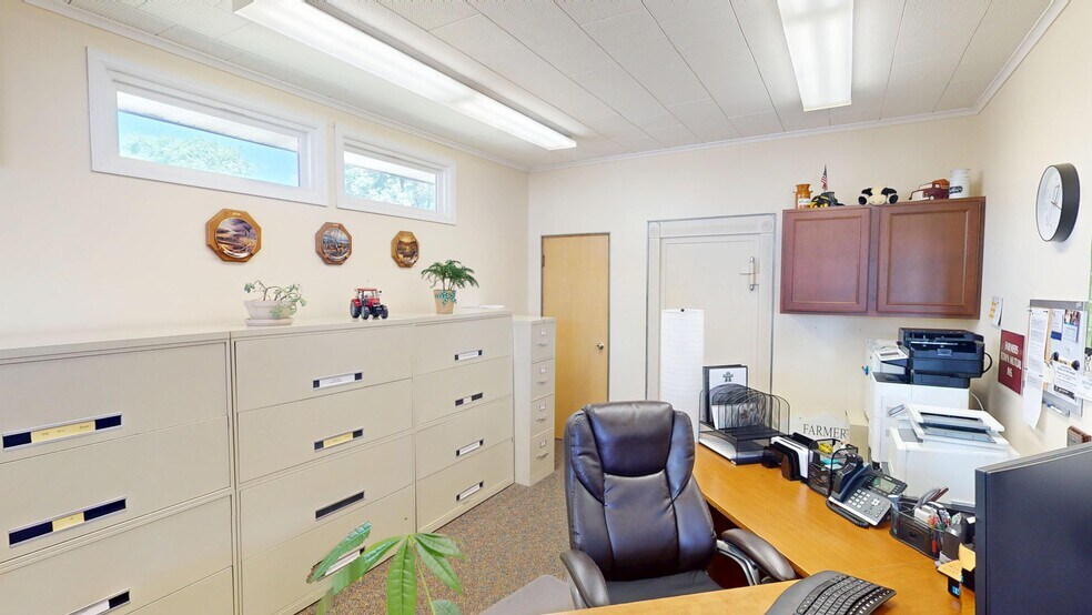 More Photos Of 22766 S Main St, Ettrick Office For Sale