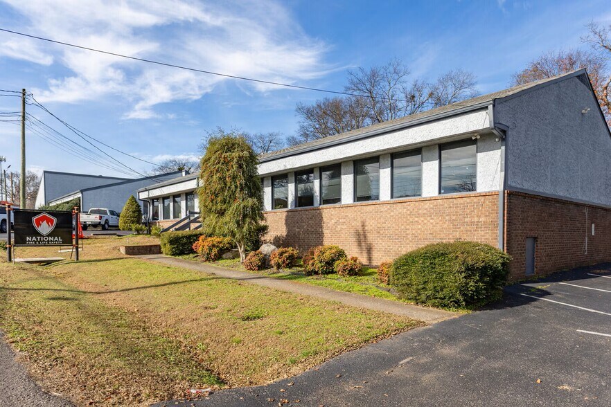 More Photos Of 125 Glancy St, Goodlettsville Office For Sale