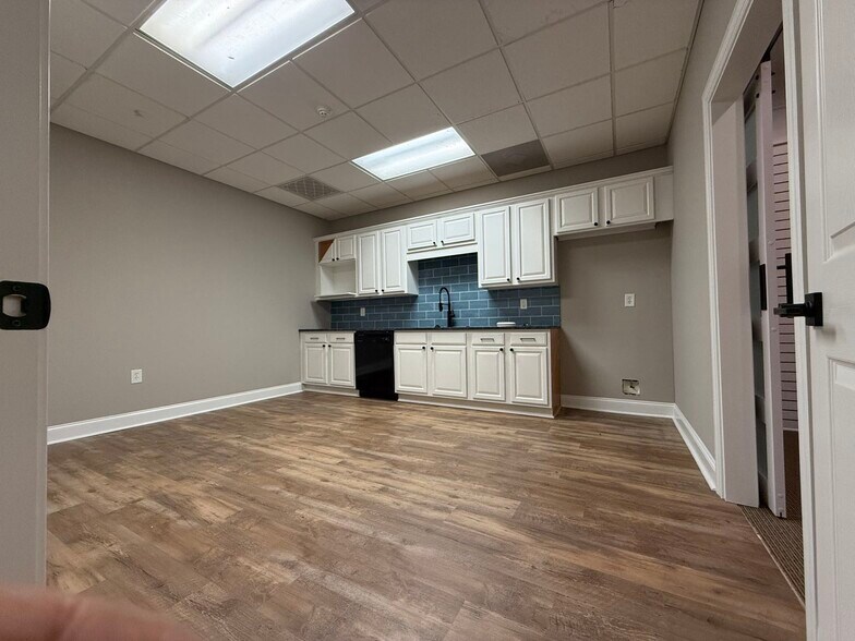 More Photos Of 4913 Summer Oak Dr, Buford Light Manufacturing For Lease