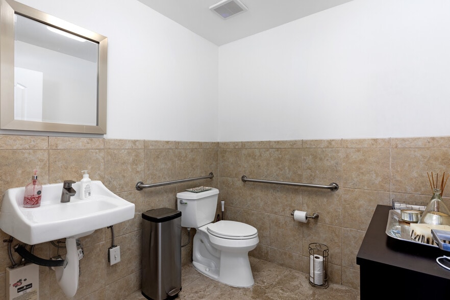 More Photos Of 1321 Post Ave, Torrance Loft Creative Space For Sale