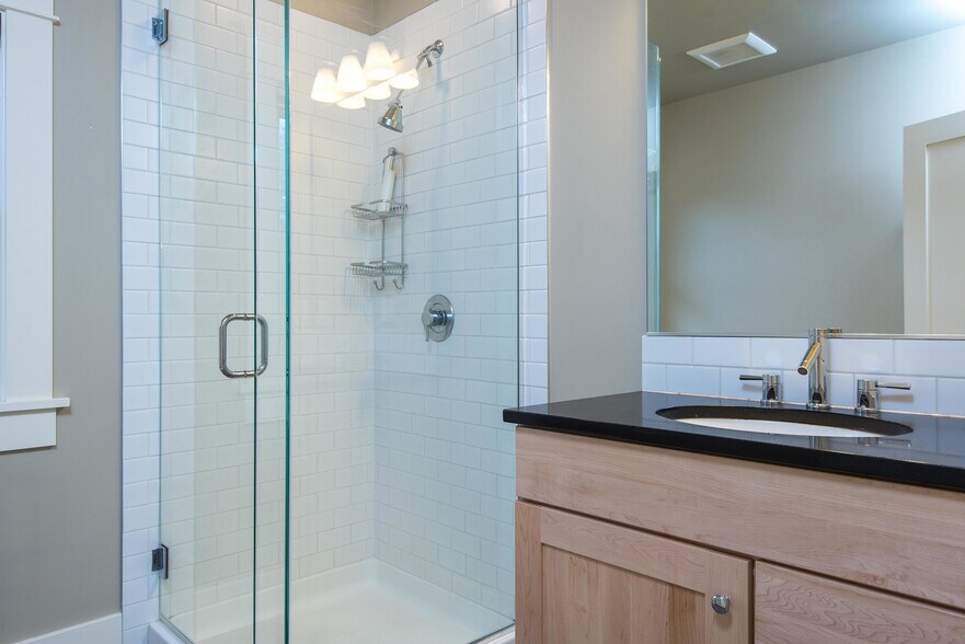 More Photos Of 2520 SE Madison St, Portland Apartments For Sale