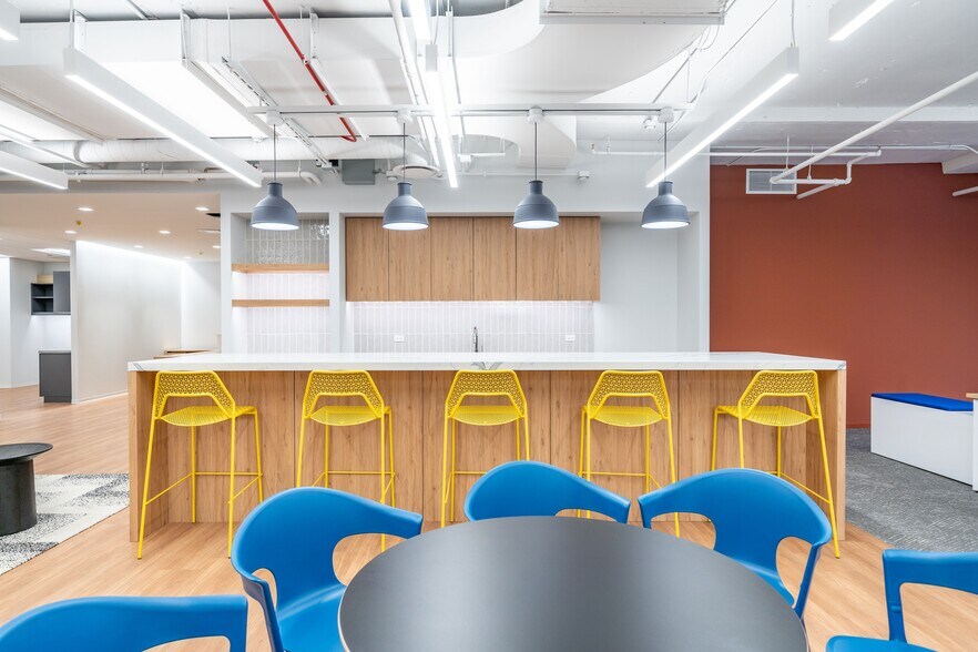 More Photos Of 303 E Wacker Dr, Chicago Office For Sale