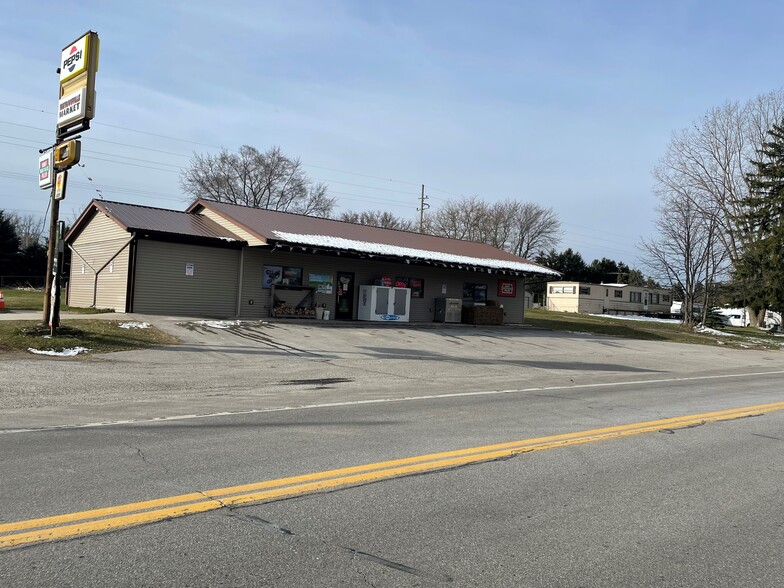 More Photos Of 4521 W Caro Rd, Vassar Convenience Store For Sale