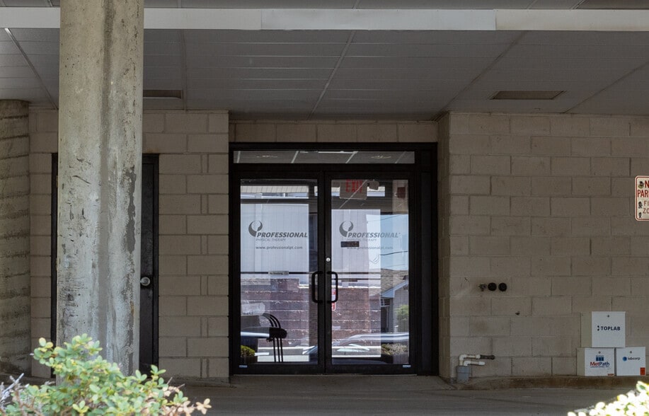 More Photos Of 70 Ridge Rd, Lyndhurst Medical For Sale