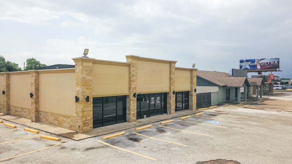More Photos Of 6602 N Navarro St, Victoria General Retail For Sale