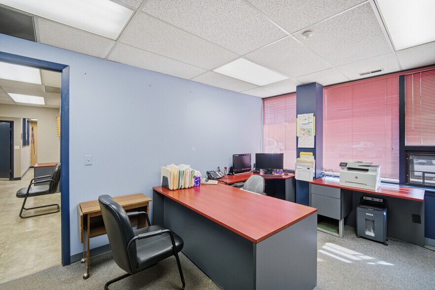 More Photos Of 800 S Milwaukee Ave, Wheeling Flex For Lease