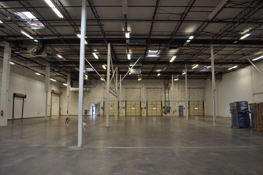 More Photos Of 2214 Braker Ln, Austin Distribution For Lease