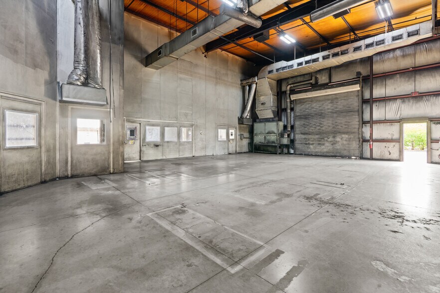 More Photos Of 1118 N Magnolia Ave, Ocala Warehouse For Lease
