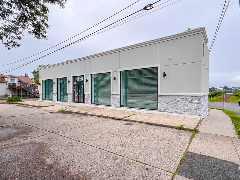 More Photos Of 222 E Bridge St, Morrisville Light Distribution For Sale