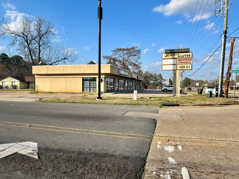 More Photos Of 8236-8240 Jewella Ave, Shreveport Storefront Retail Office For Sale