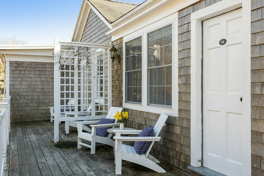 More Photos Of 90 Manaquayak Rd, West Tisbury Hotel For Sale