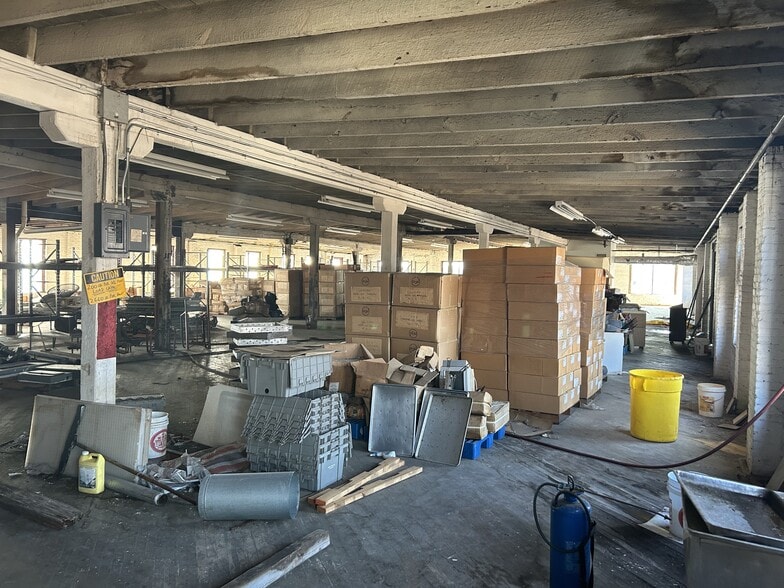 More Photos Of 901-909 S Carey St, Baltimore Warehouse For Sale