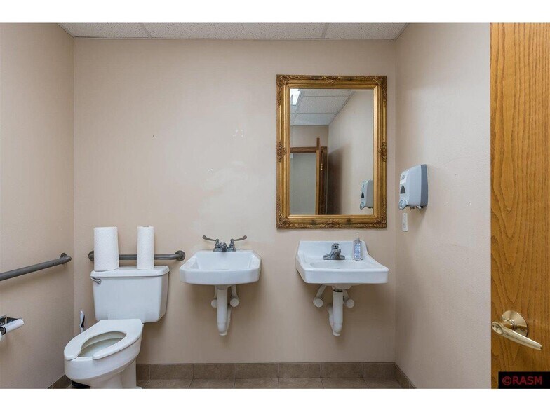 More Photos Of 608 Walnut Ave, Madison Lake Medical For Sale