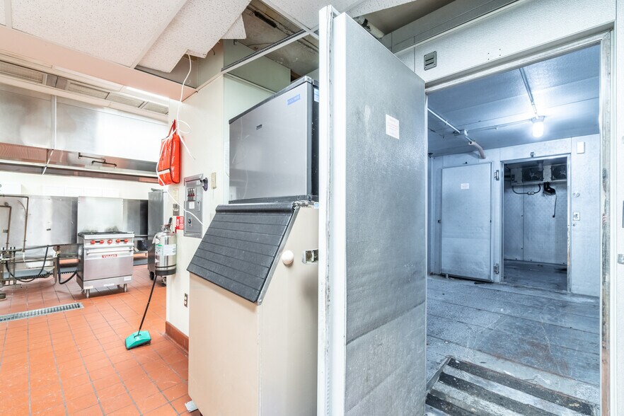 More Photos Of 25 Victory Noll Dr, Huntington Healthcare For Sale