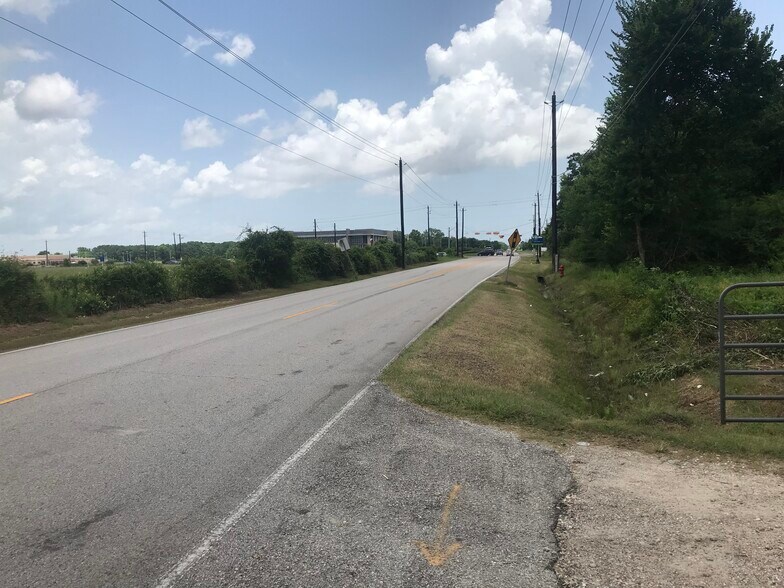 More Photos Of 117 W Archer Rd, Baytown Land For Sale