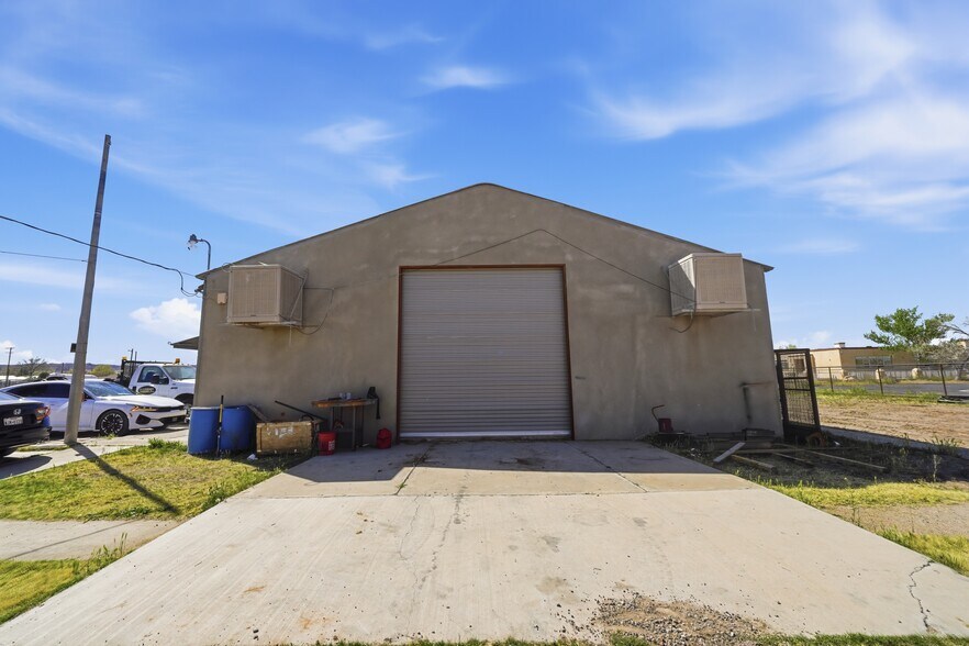 More Photos Of 606 Romero St, Belen Flex For Sale