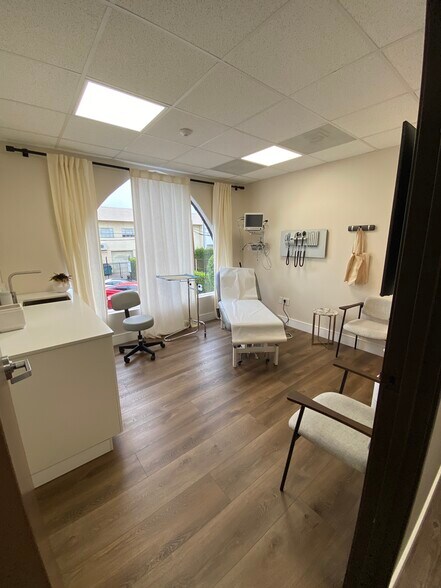 More Photos Of 1243 7th St, Santa Monica Medical For Lease