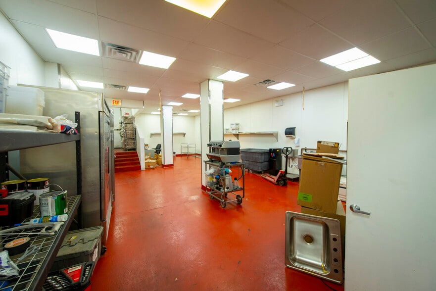 More Photos Of 321 S Jefferson St, Chicago Storefront Retail Office For Lease