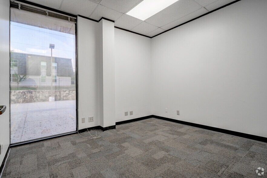 More Photos Of 4203-4211 Gardendale St, San Antonio Office For Lease