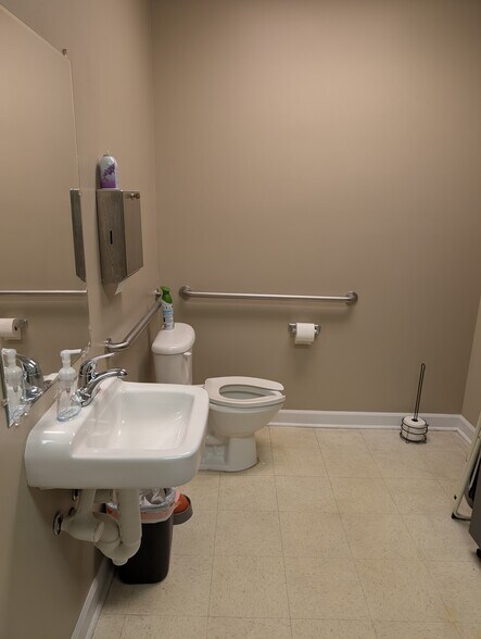 More Photos Of 729 Thimble Shoals Blvd, Newport News Office For Sale
