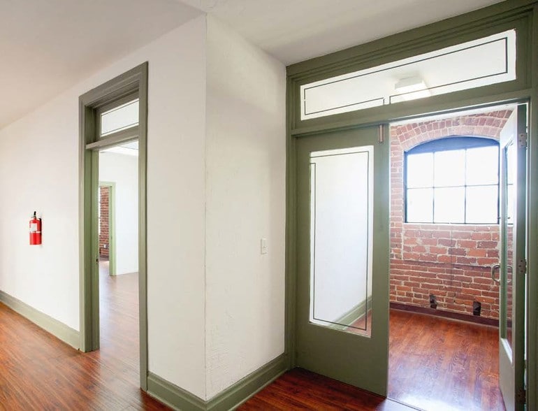 More Photos Of 1002-1008 S Pacific Ave, San Pedro Storefront Retail Office For Lease
