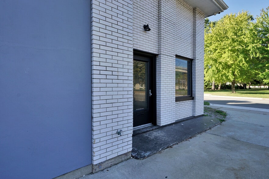 More Photos Of 1026 State St, Port Huron Freestanding For Sale